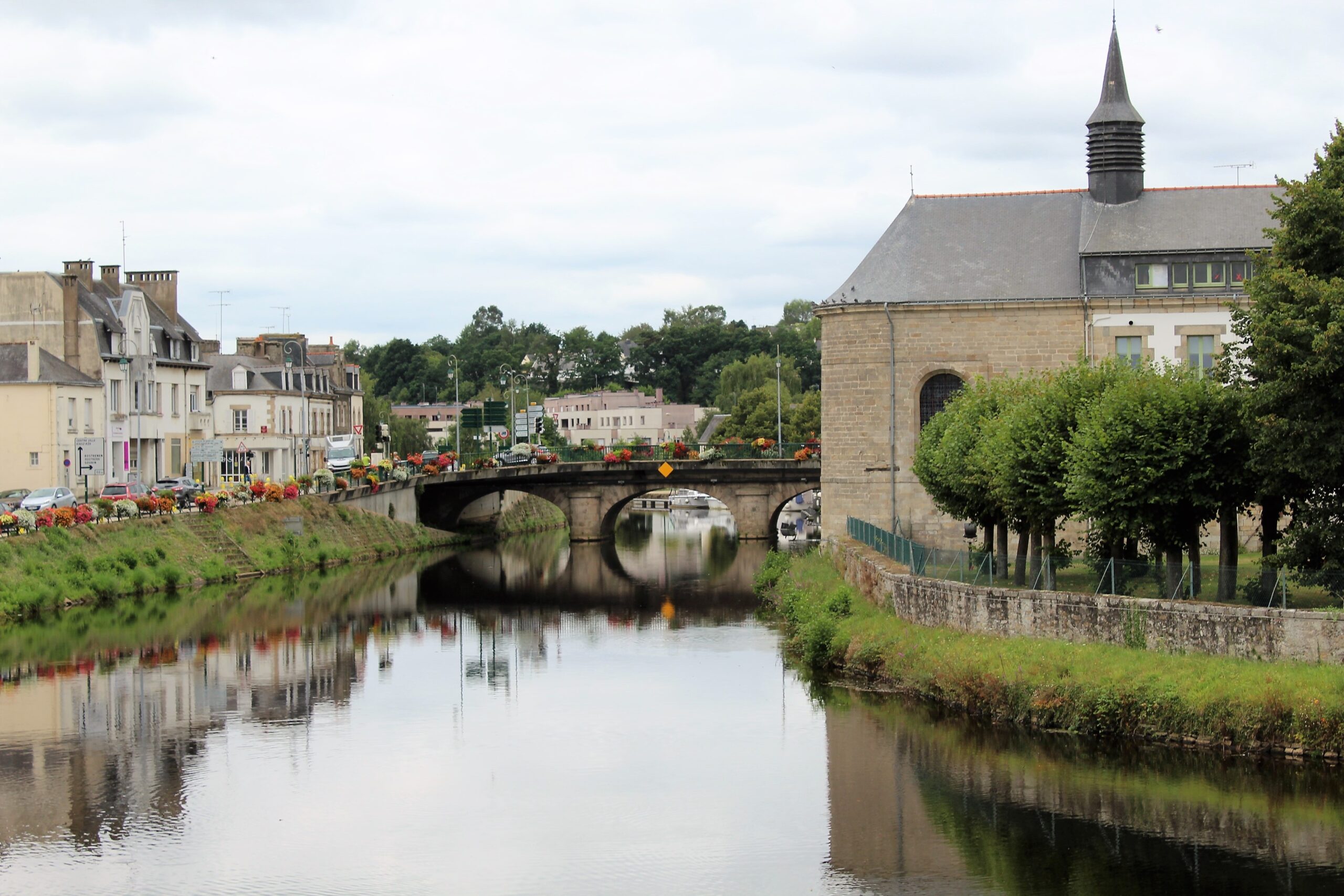 A photo of the city of Pontivy